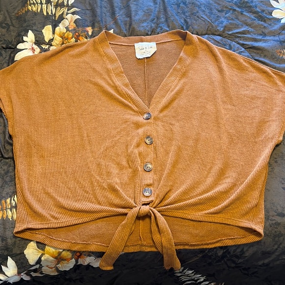 Tops - Rusty orange button summer knit tie front top